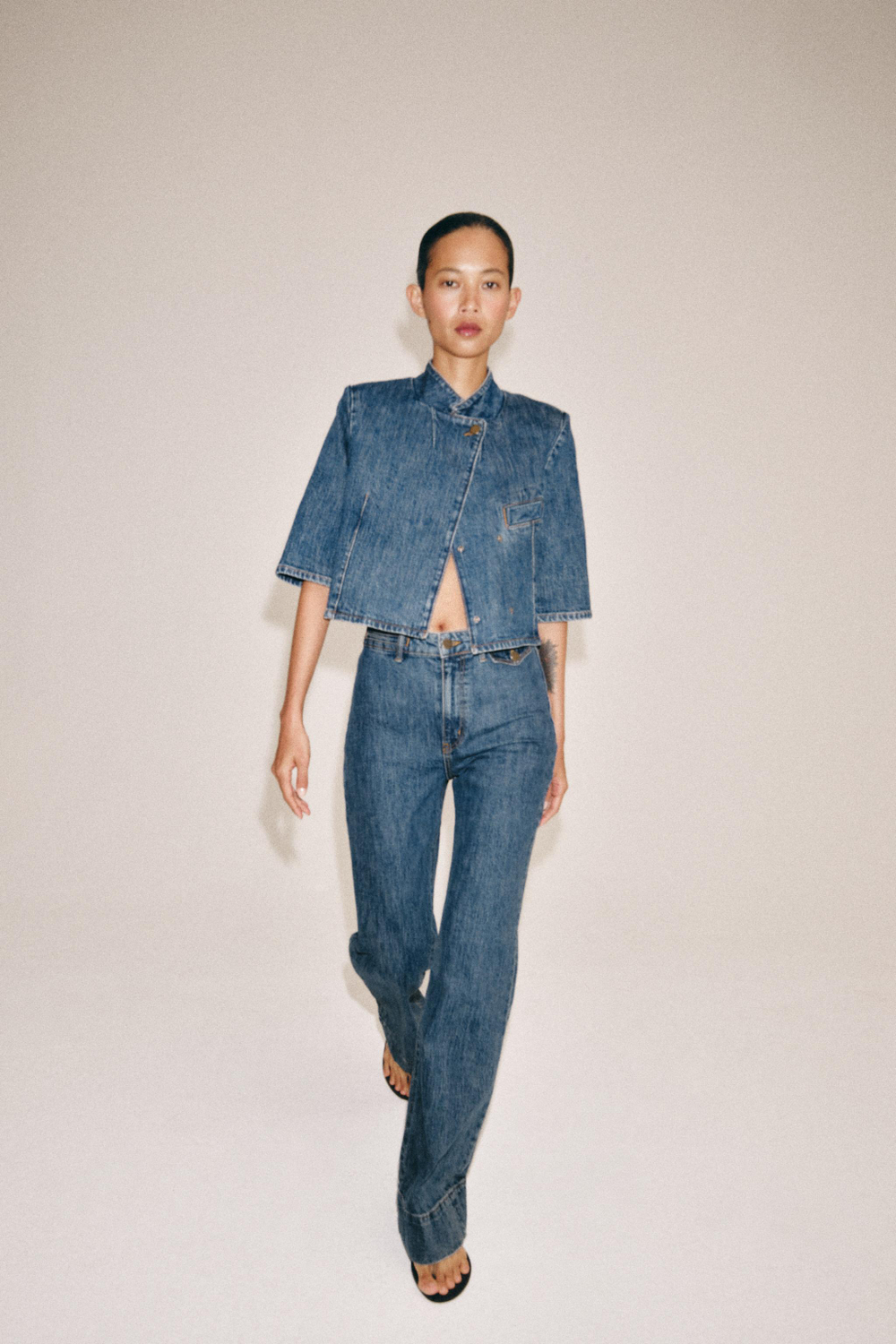 ДЖИНСЫ FLARE С ВЫСОКОЙ ПОСАДКОЙ — ZW COLLECTION — ZARA