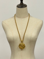Кулон Chanel с логотипом