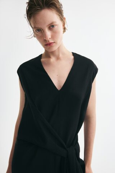 Платье без рукавов с запахом - H&M