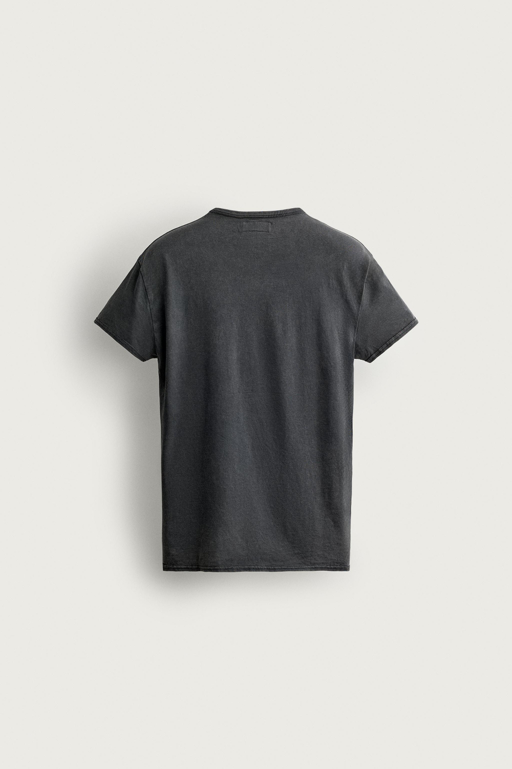 ФУТБОЛКА SLIM FIT С ЭФФЕКТОМ ПОТЕРТОСТИ — ZARA