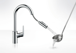 Смеситель Hansgrohe 31815000 Focus  для кухни 240, однорычажный, с выдвижным душем, 1/2