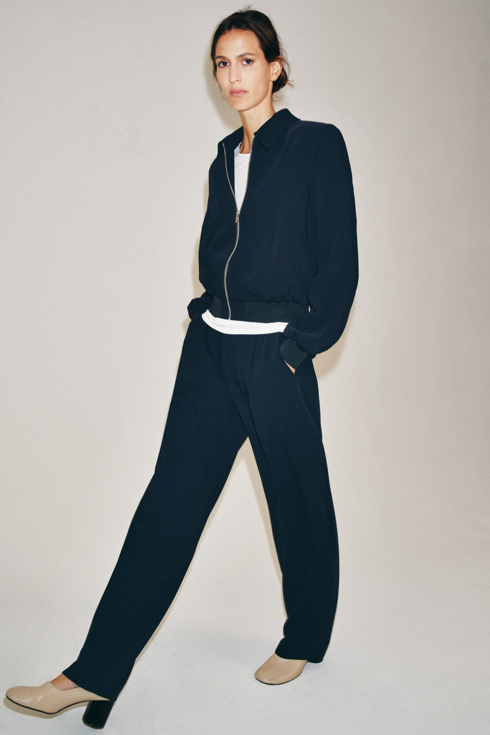 БРЮКИ-БАНАНЫ С ЗАЩИПАМИ — ZW COLLECTION — ZARA