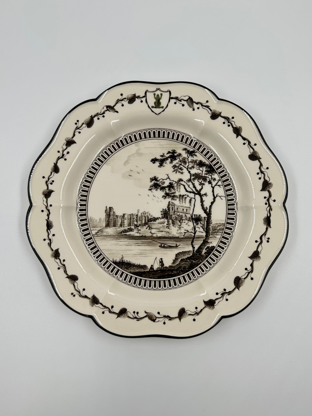 Тарелка Wedgwood «Зелёная лягушка» («View of Chepstow Castle»)