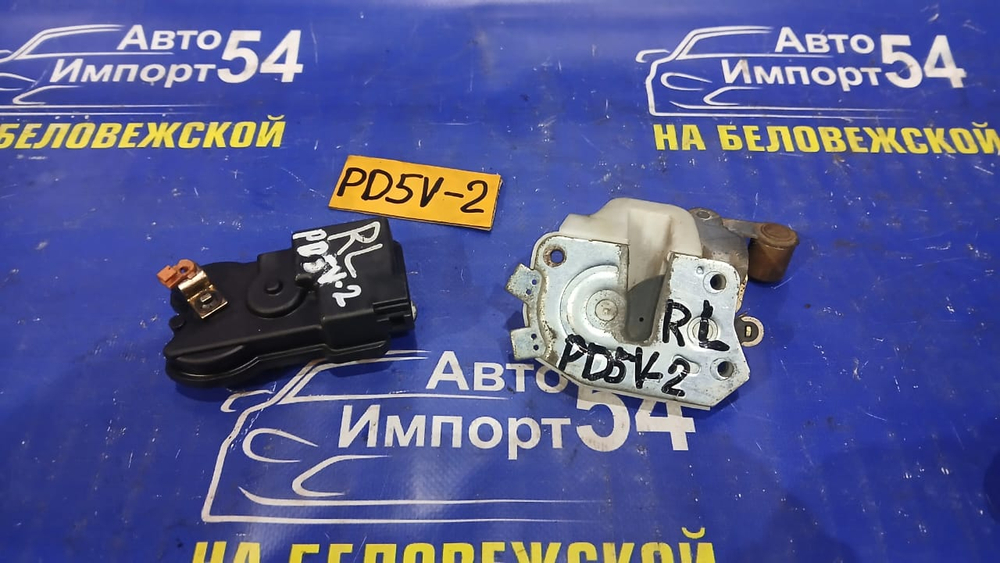 Замок двери задней левой MITSUBISHI DELICA 1998