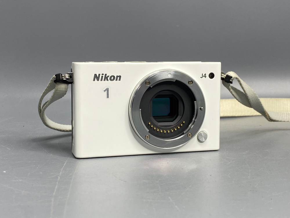 Nikon 1 J4