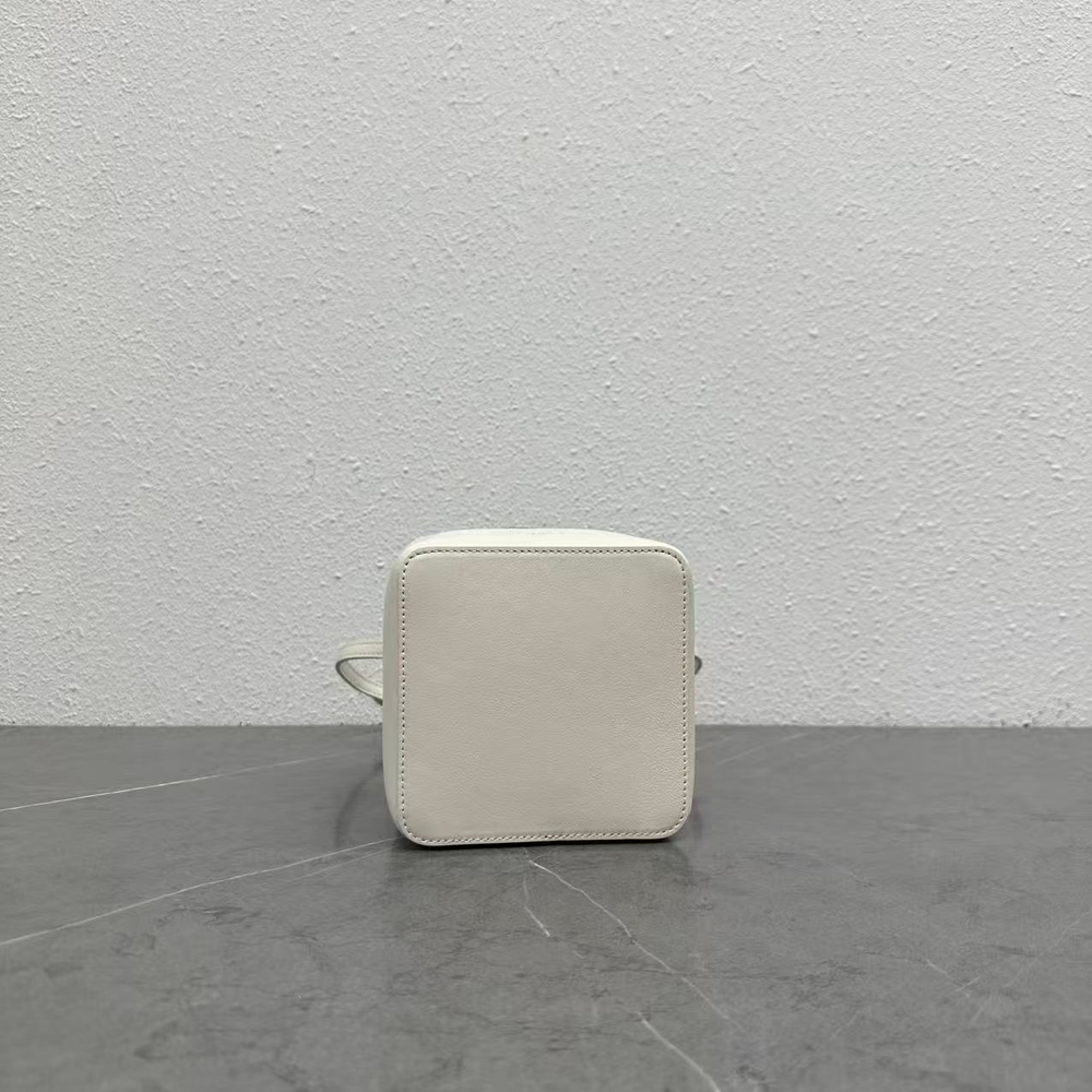 Сумка Celine Triomphe Frame, белая — фото 8