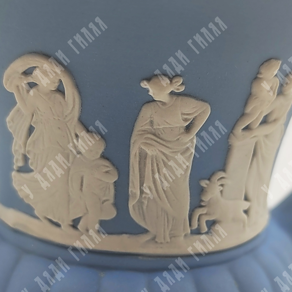 Миниатюрная ваза-урна. Яшмовый бисквитный фарфор, ручная работа. Wedgwood (Веджвуд), Англия, 1970-е