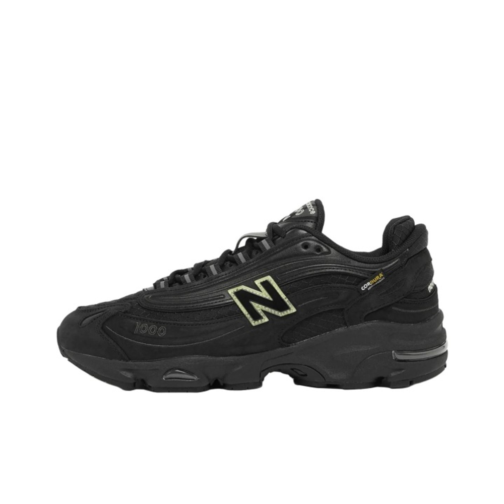 alt="New Balance 1000 Cordura Black M1000BBV черные кроссовки с усиленной тканью Cordura вид сбоку на белом фоне"