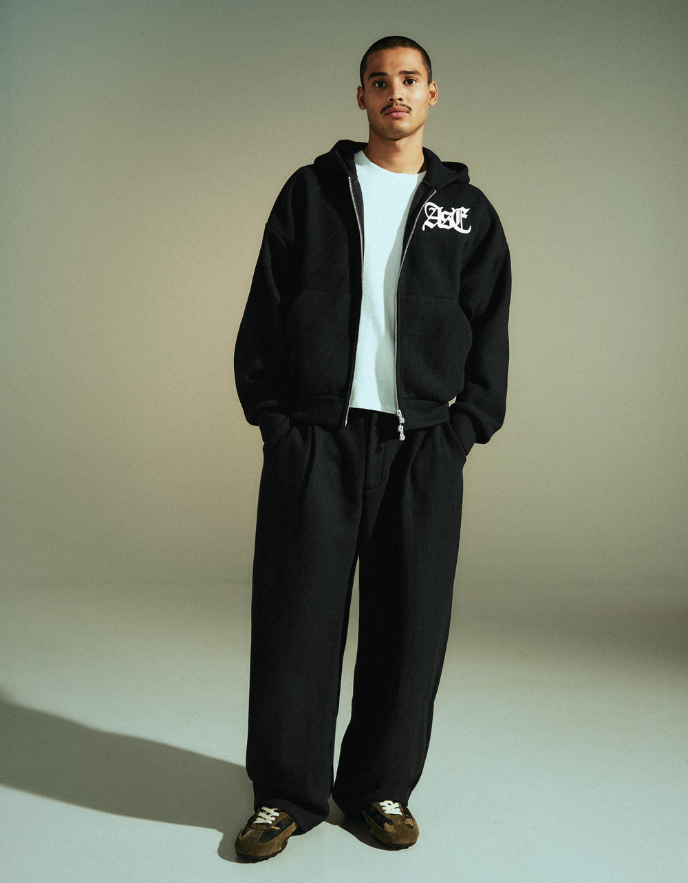 Мужские брюки balloon fit из вафельной ткани с вышивкой - BERSHKA