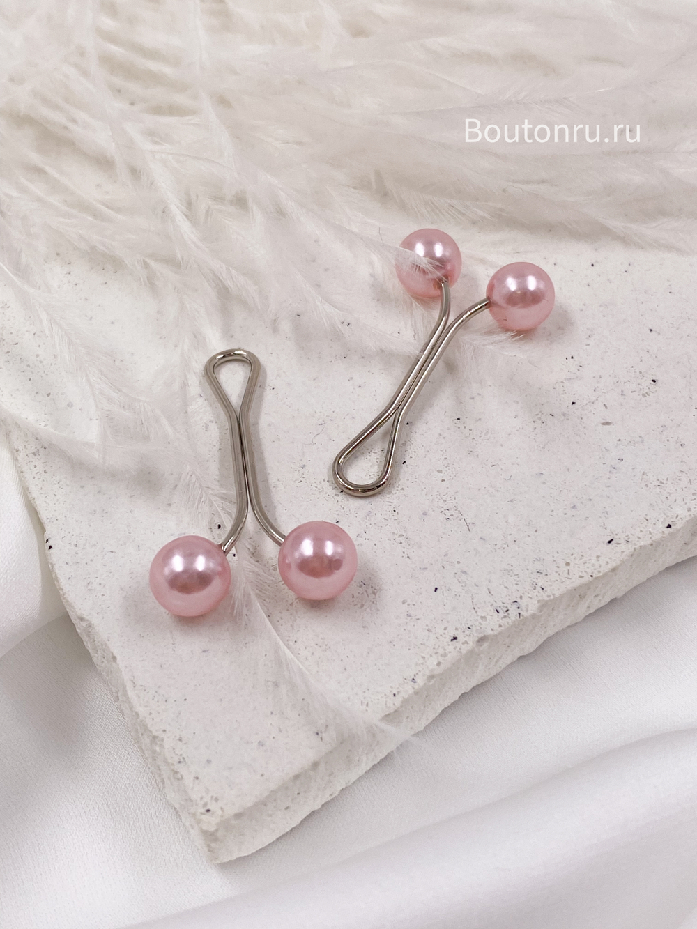 Зажим для платка розового цвета