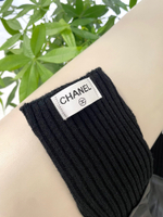 Женские перчатки Chanel с чёрными трикотажными манжетами — фото 3