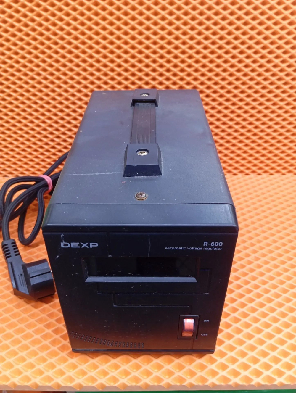 Стабилизатор напряжения Dexp R-600