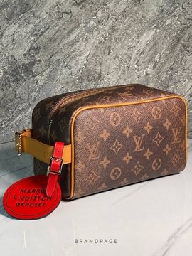 Несессер коричневый с рыже-коричневой отделкой от Louis Vuitton Locker Dopp Kit BP5-531357