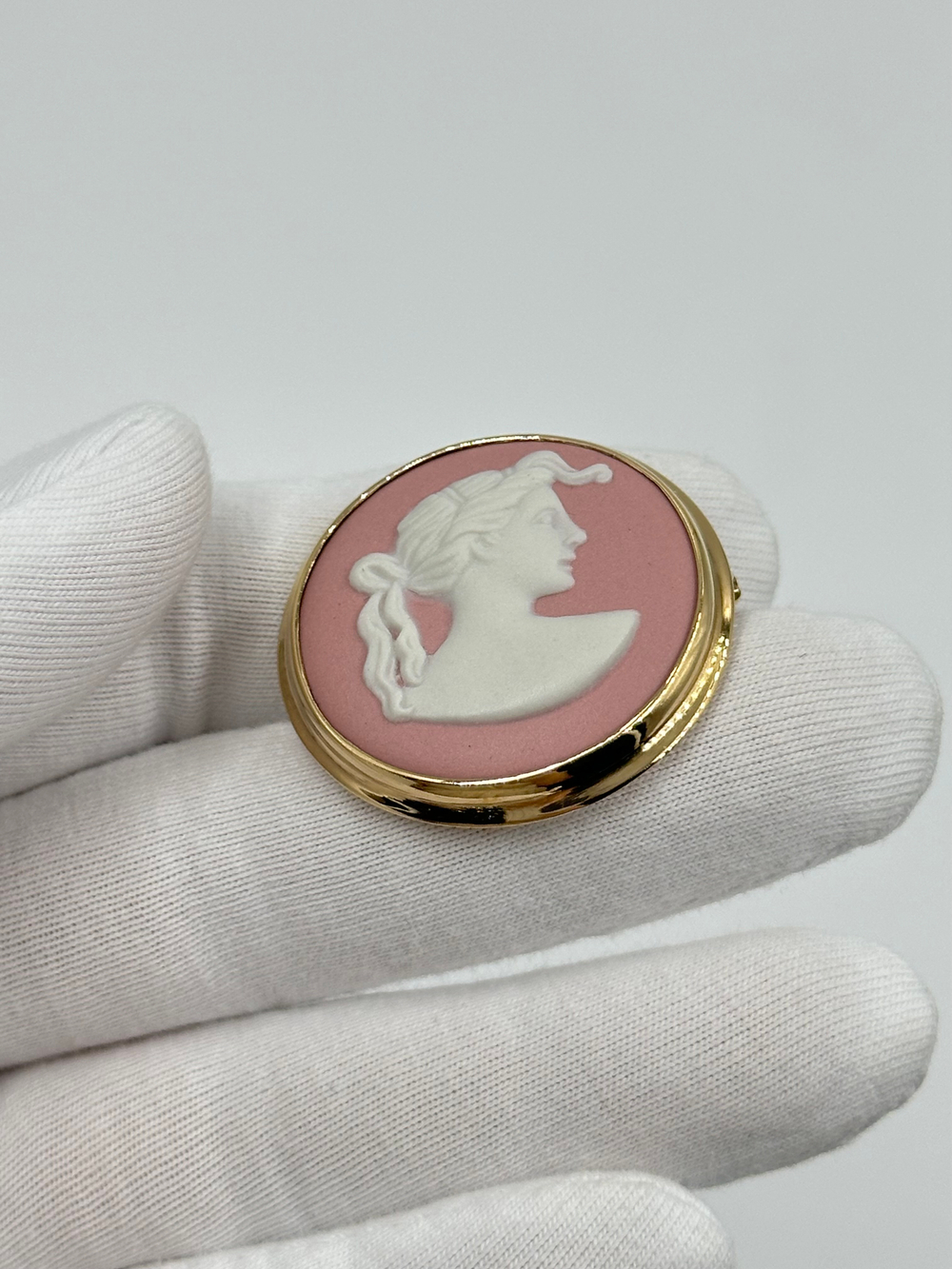 Брошь Wedgwood розовая