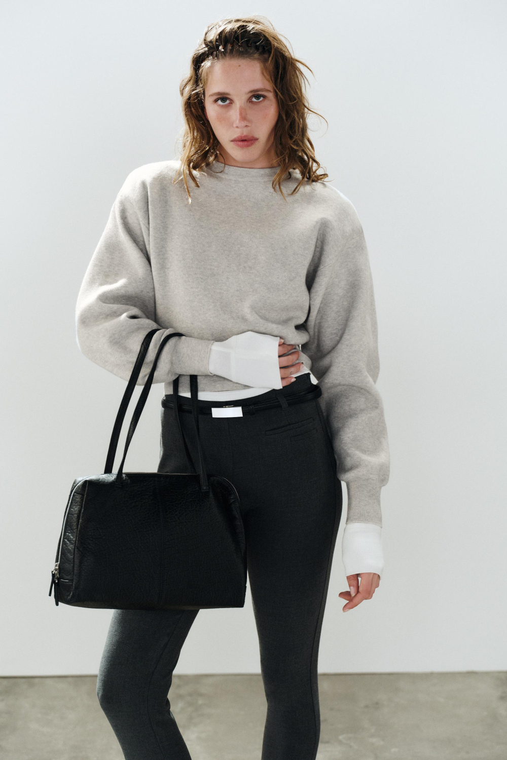 СВИТЕР С ПОДПЛЕЧНИКАМИ — ZARA