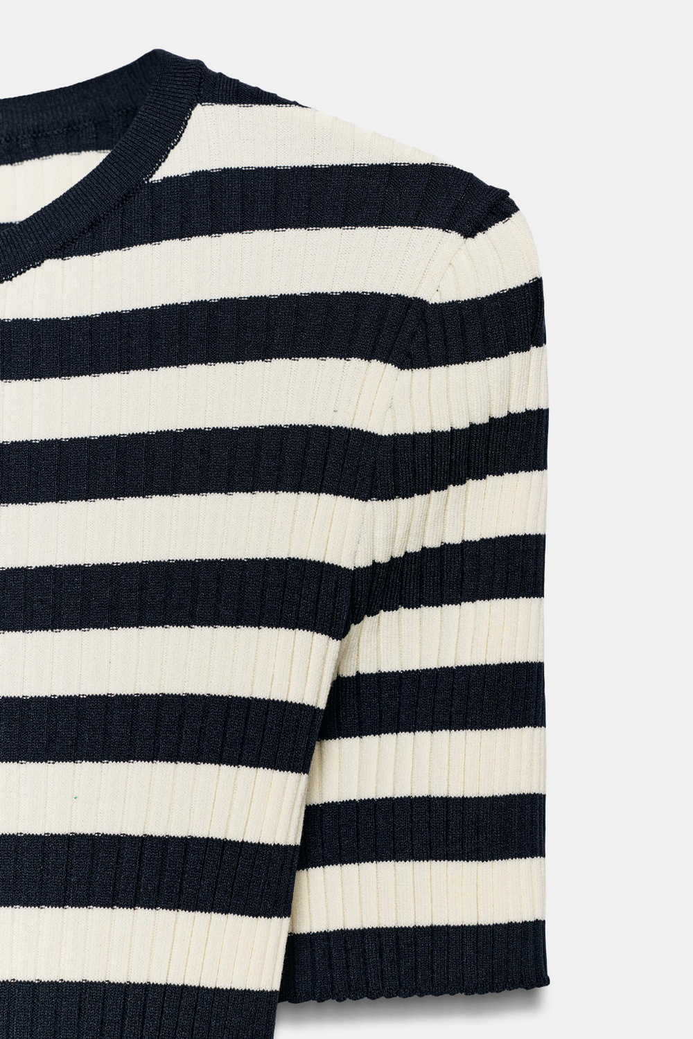 ТРИКОТАЖНЫЙ ТОП В ПОЛОСКУ В РУБЧИК — ZARA