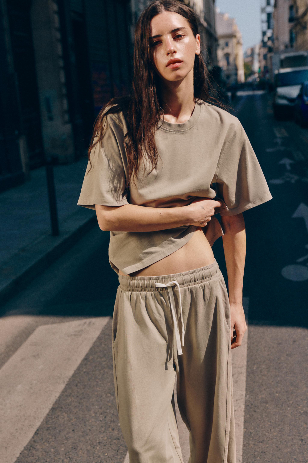 БРЮКИ ИЗ ХЛОПКА СО СКЛАДКАМИ — ZARA