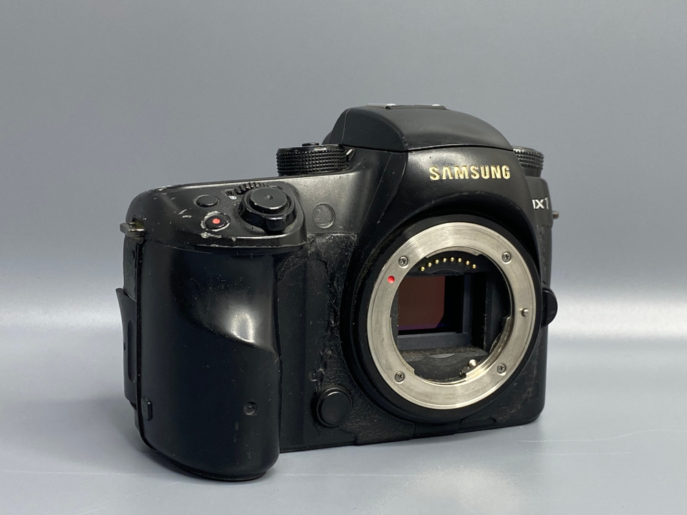 Samsung NX1 — карта памяти вытаскивается из слота с усилием 11 746 кадров