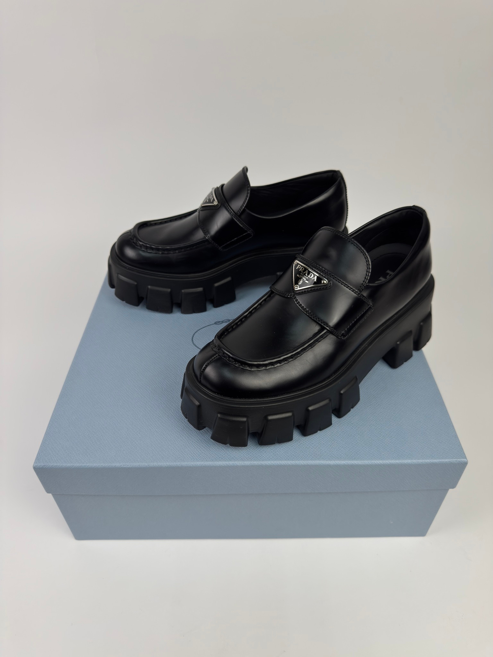 Лоферы Prada