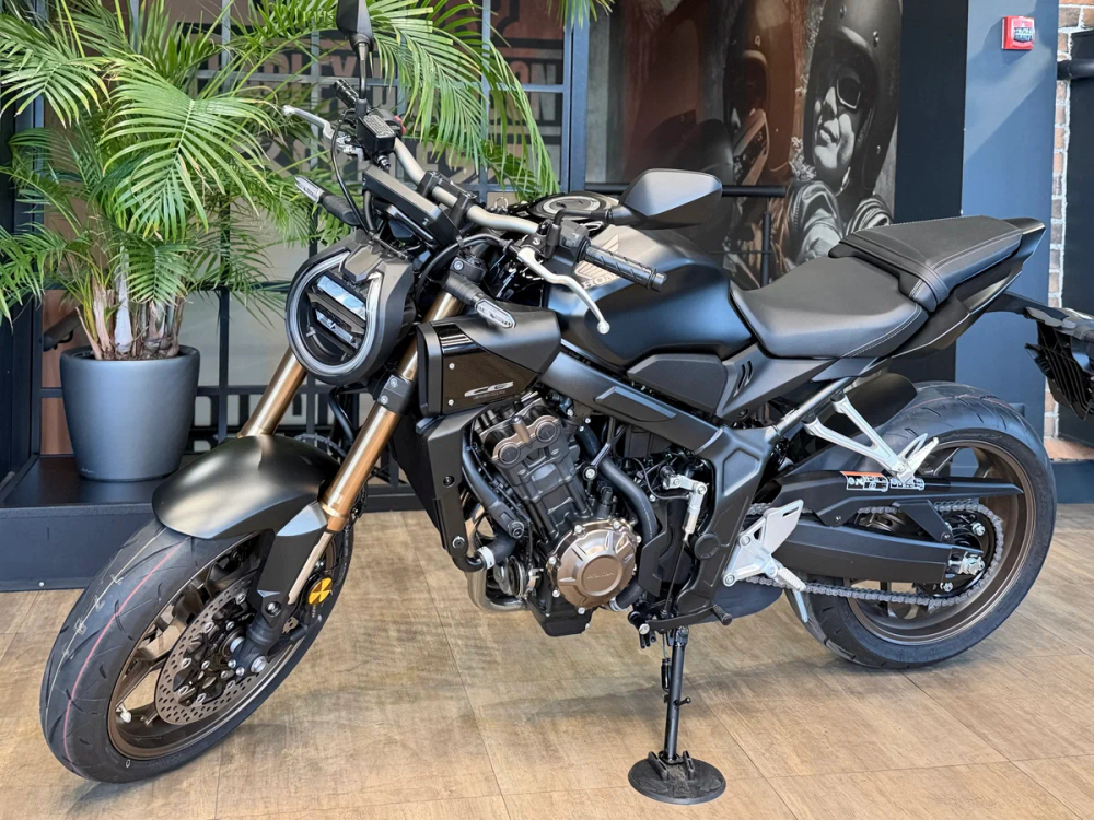 HONDA CB650R E-Clutch 2025