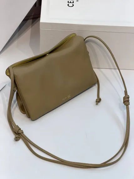 Сумка CELINE TRIO FLAP IN SMOOTH LAMBSKIN