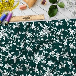 Ткань мембрана белая хохлома из цветов на зелёном фоне