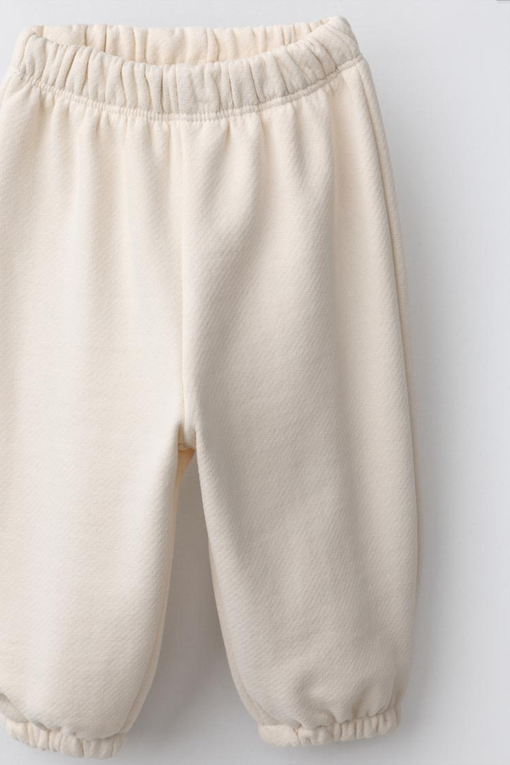 ZARA КОМПЛЕКТ ИЗ ТОЛСТОВКИ И БРЮК-ДЖОГГЕРОВ, ЭКРЮ