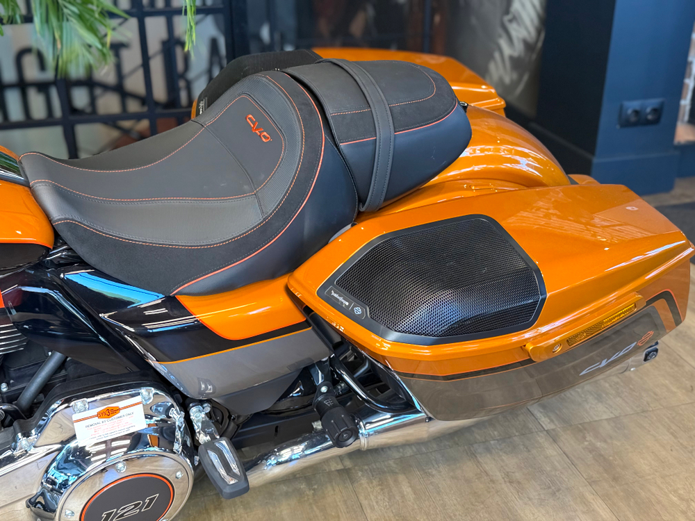 CVO Street Glide "Torched Orange CVO Tri-Tone" (2026)