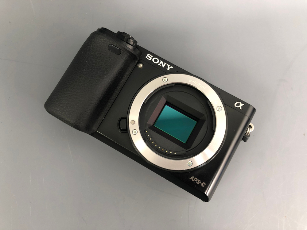 Sony A6000 kit E PZ 16-50mm OSS 690 кадров