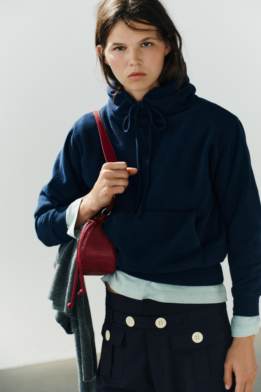 ПРЯМЫЕ БРЮКИ С КОНТРАСТНЫМИ ПУГОВИЦАМИ — ZARA