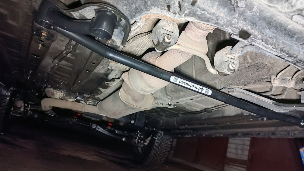 Распорка передняя нижняя Chery Tiggo 8 Pro, 8 Pro Max с передним приводом,Tiggo 7 Pro Max, Jaecoo j7, Tenet T7 (ПОД ЗАКАЗ)