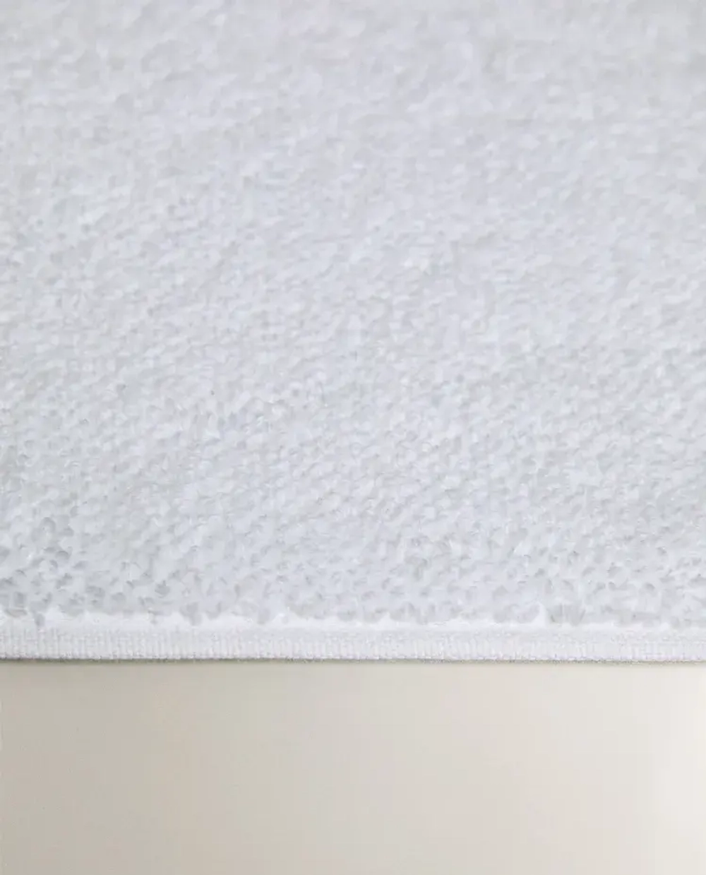 ZARA HOME КОВРИК ДЛЯ ВАННОЙ, ИЗ ХЛОПКА С РЕЛЬЕФНЫМ УЗОРОМ, БЕЛЫЙ