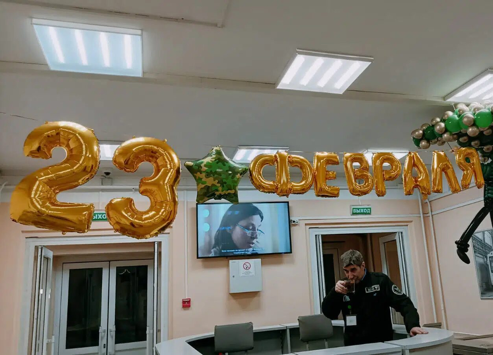Оформление воздушными шарами на 23 февраля.