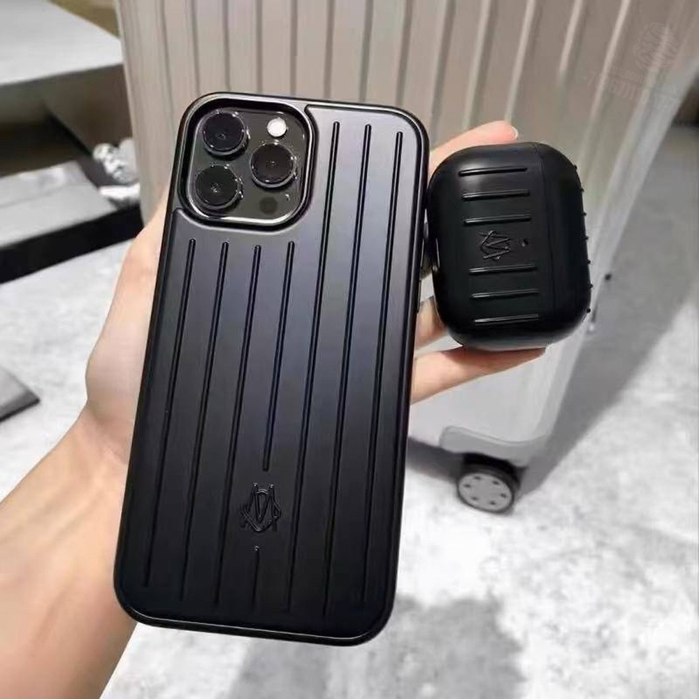 Чехол на iPhone 16 Pro/Max