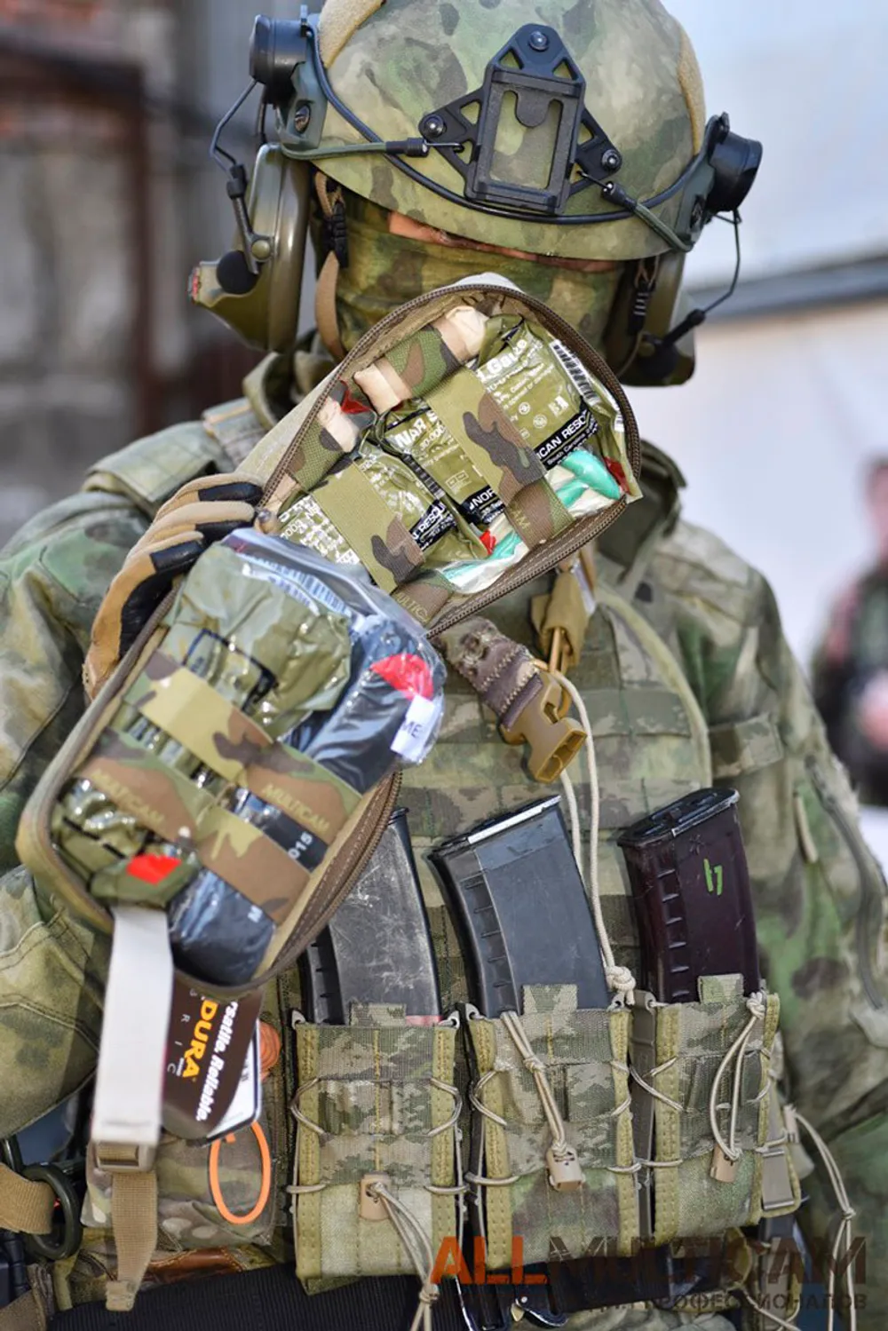 Тактический подсумок с медицинским комплектом Tactical Operator Response Kit North American Rescue