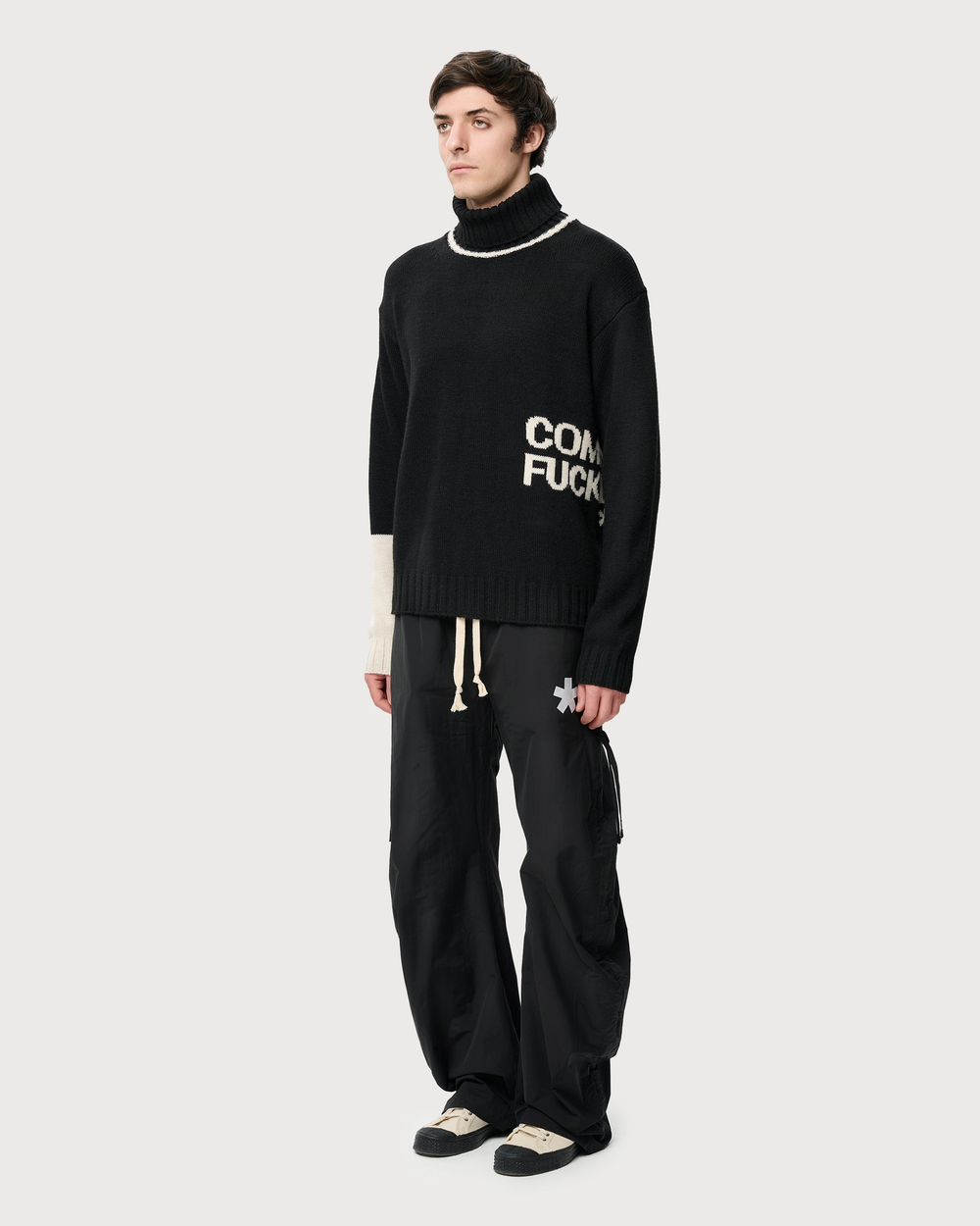 COMME DES FUCKDOWN БРЮКИ НЕЙЛОНОВЫЕ ЧЕРНЫЕ