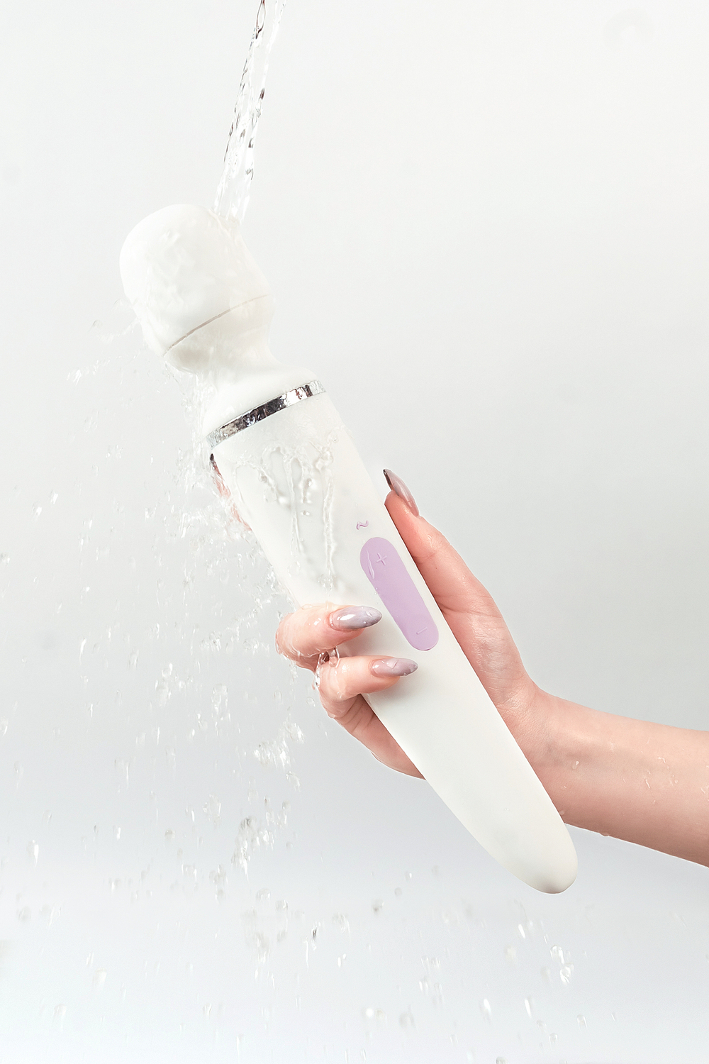 Нереалистичный вибратор Satisfyer Woman Wand 10 режимов белый 34 см