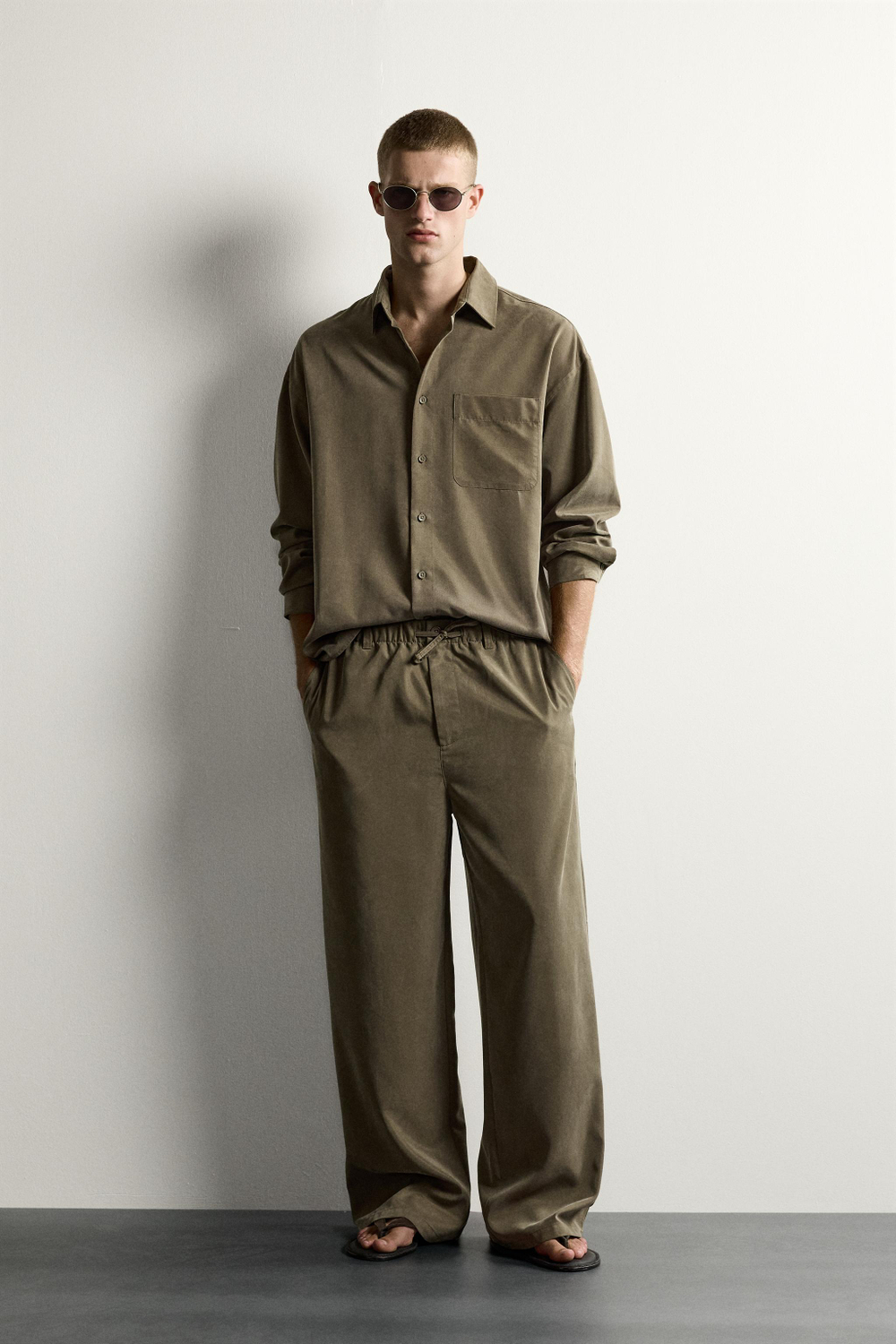 РУБАШКА СВОБОДНОГО КРОЯ ИЗ СТРУЯЩЕЙСЯ ТКАНИ — ZARA