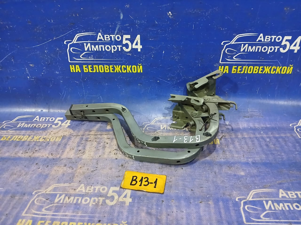 Петля багажника NISSAN SUNNY 1990