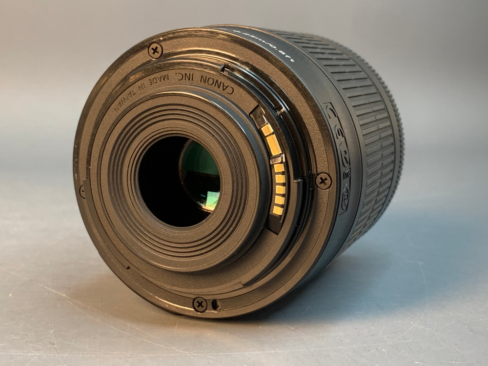 Canon 100D Kit 18-55mm 3.5-5.6 IS STM 5.000 кадров