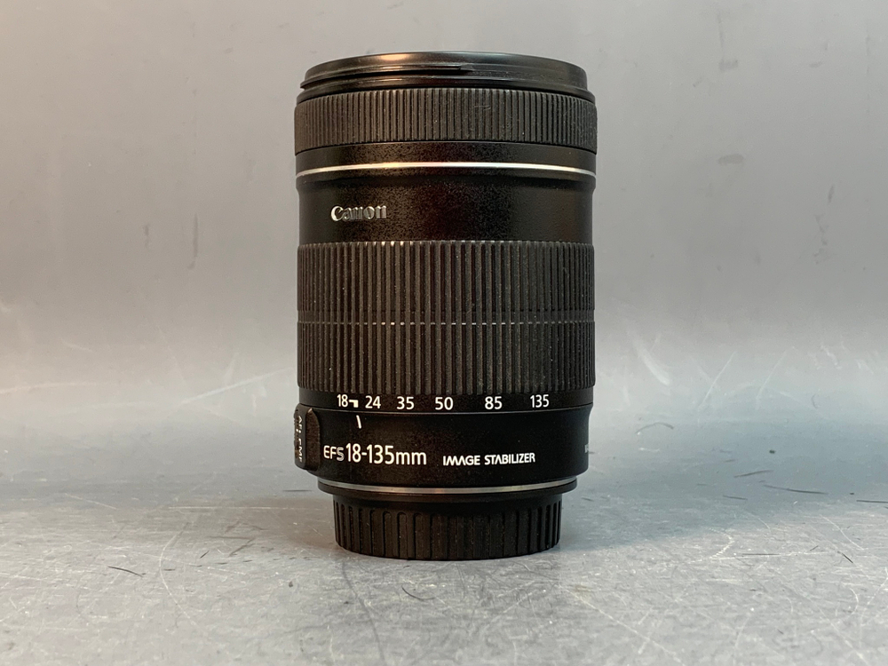 Canon EF-S 18-135 mm f/3.5-5.6 IS