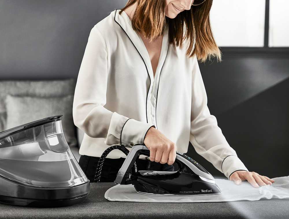 Парогенератор с умной подсветкой Tefal Pro Express Vision GV9821E0