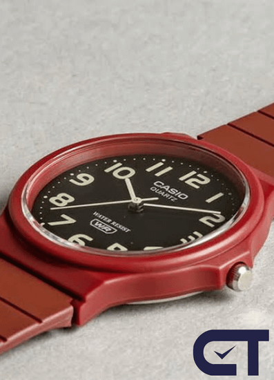 CASIO MQ-24UC-4B — классические аналоговые часы в матовом красном цвете