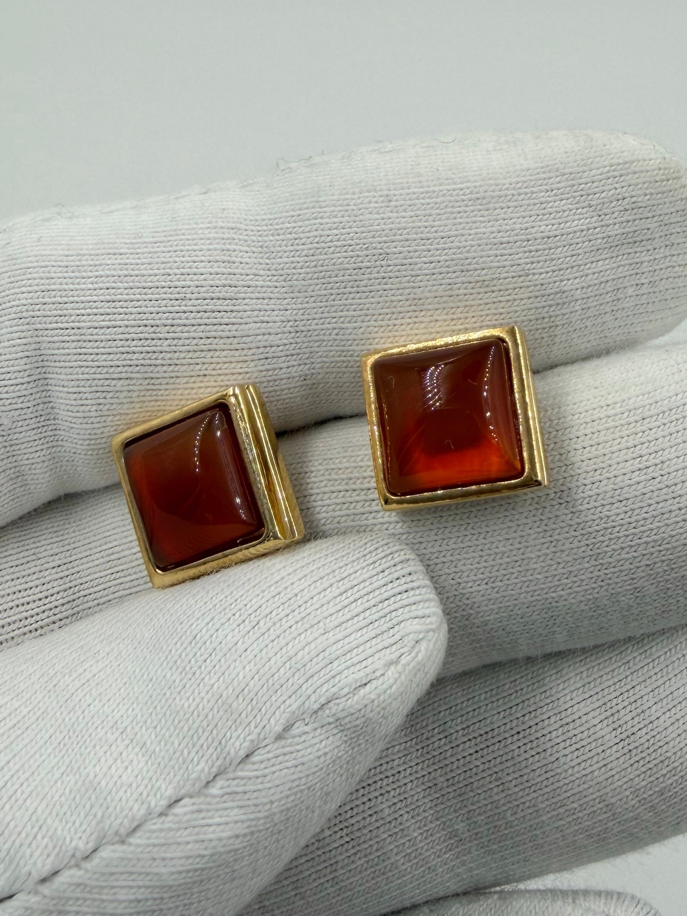 Серьги с оранжевыми вставками Roman