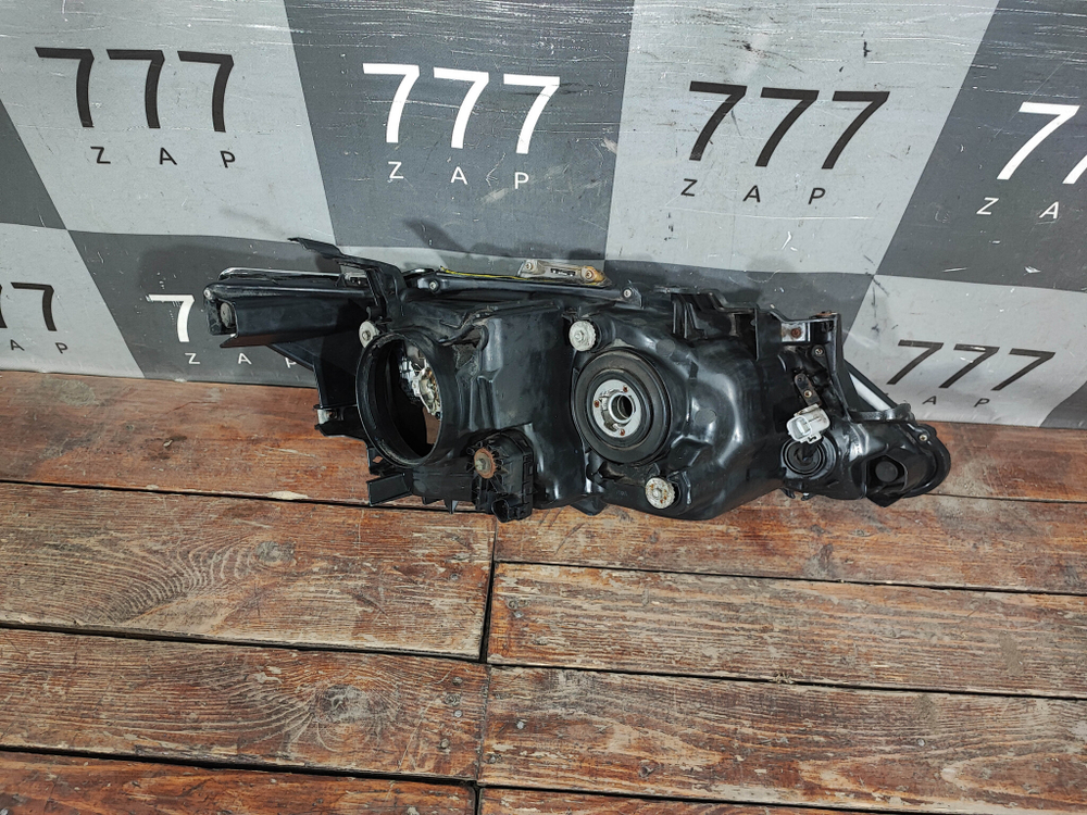 Фара левая ксенон Toyota Camry (XV55) 14-17 Аналог 8118533891