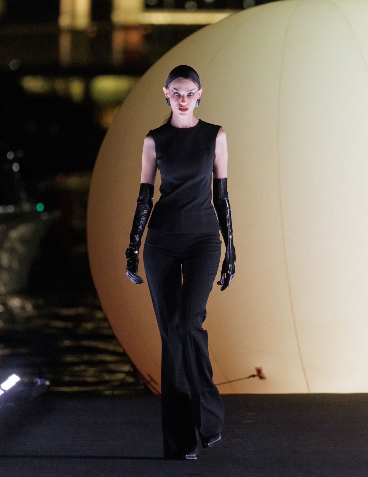 Look 10