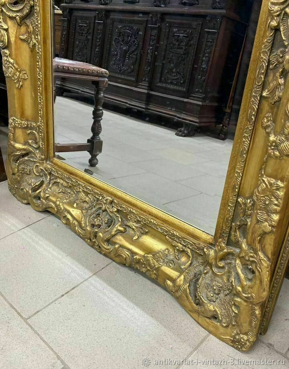 Настенное зеркало
