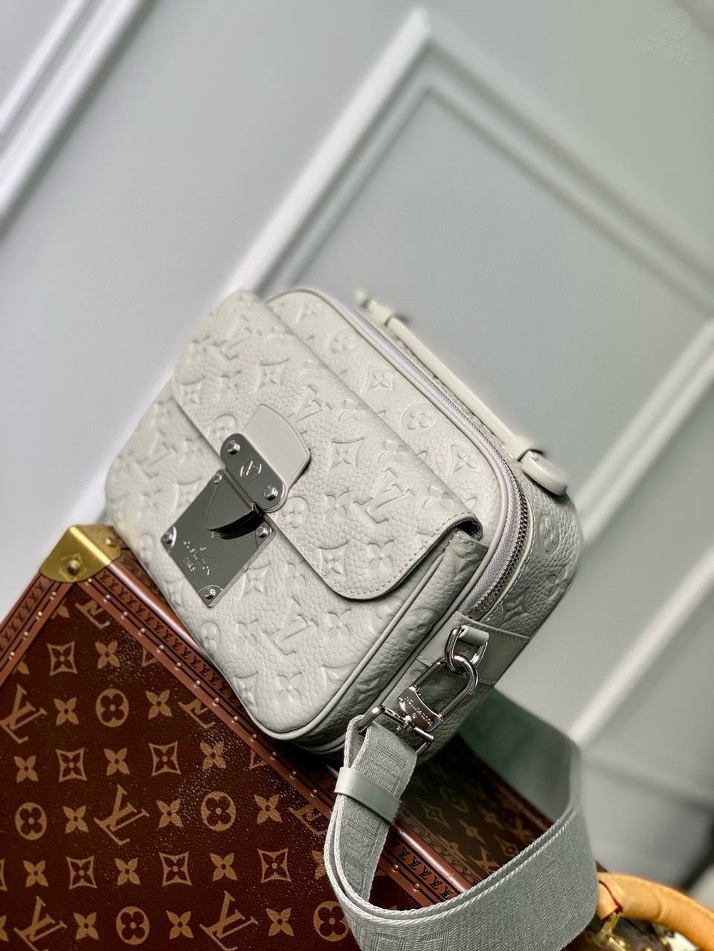 Сумка через плечо Louis Vuitton S-Lock