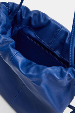 ZARA КОЖАНАЯ СУМКА СО СБОРКАМИ, СИНИЙ