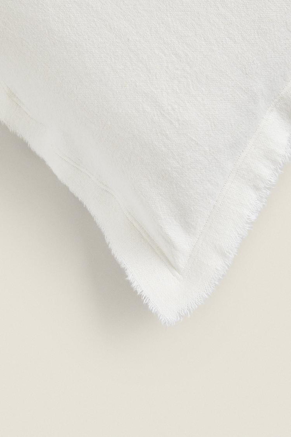 ZARA HOME ЛЬНЯНОЙ ЧЕХОЛ НА ПОДУШКУ С КИСТОЧКАМИ, ЭКРЮ